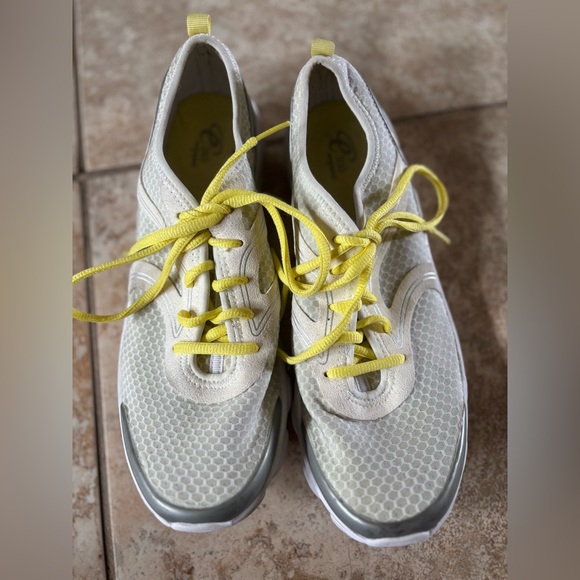 Easy spirit Yellow Sneakers - Picture 1 of 4